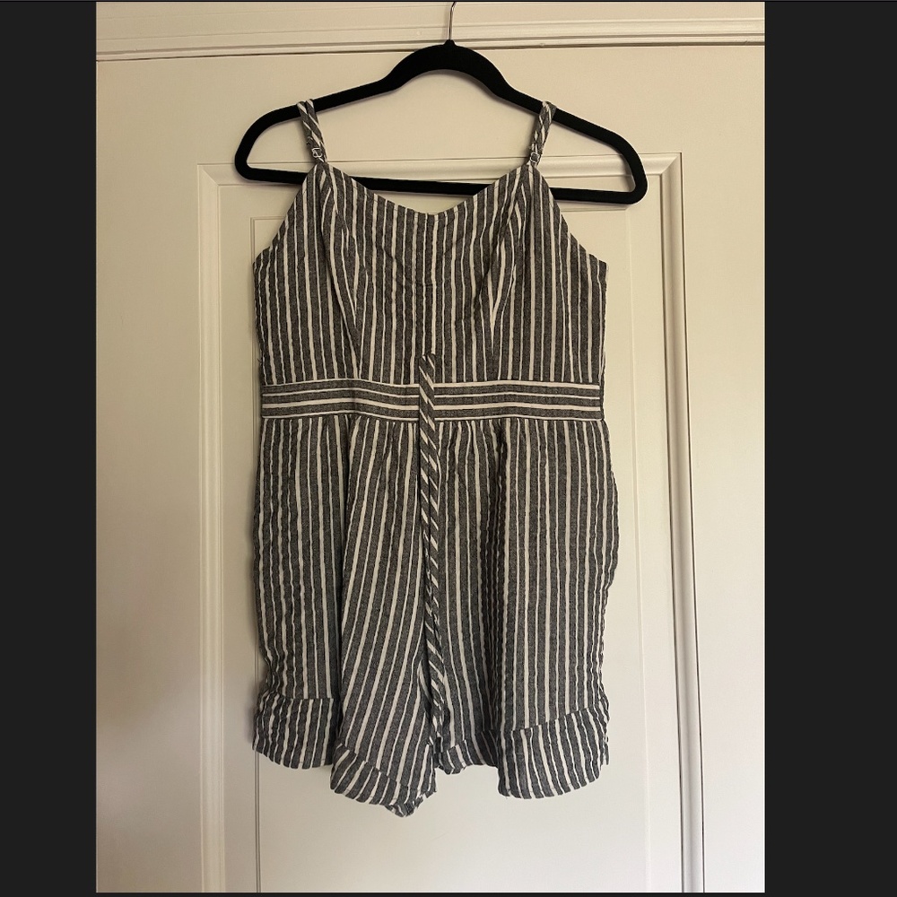 Hem & Thread jumper.  Size Small